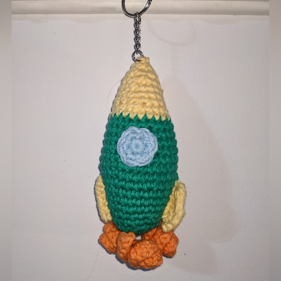 🚀 NEW Rocket Crochet Keychain Backpack Tag HANDCRAFTED - Picture 3 of 5